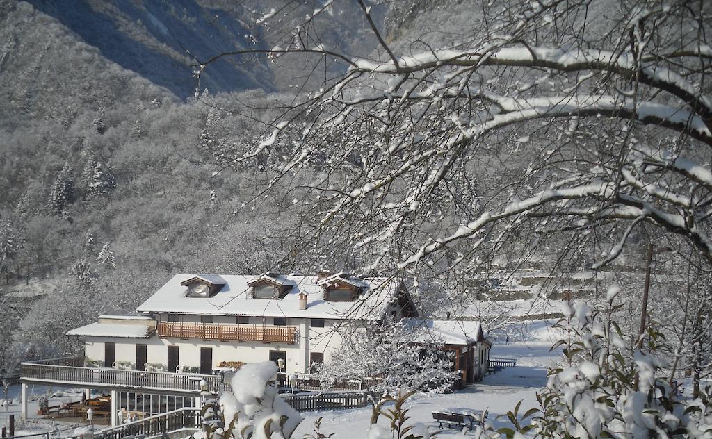 Garnì Al Laghet Hotell Tenno Exteriör bild