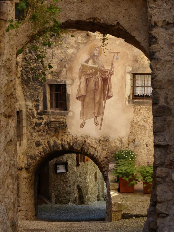 Garnì Al Laghet Hotell Tenno Exteriör bild