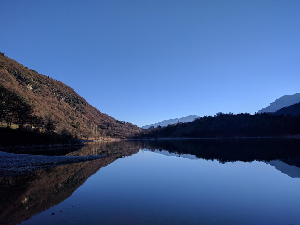 Garnì Al Laghet Hotell Tenno Exteriör bild