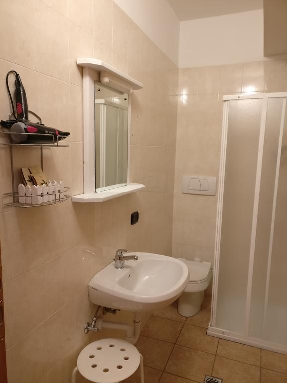 Garnì Al Laghet Hotell Tenno Exteriör bild