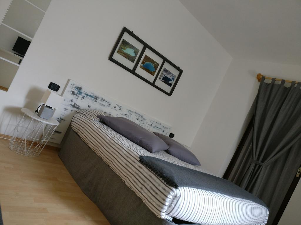 Garnì Al Laghet Hotell Tenno Exteriör bild