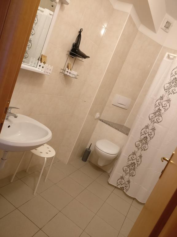 Garnì Al Laghet Hotell Tenno Exteriör bild