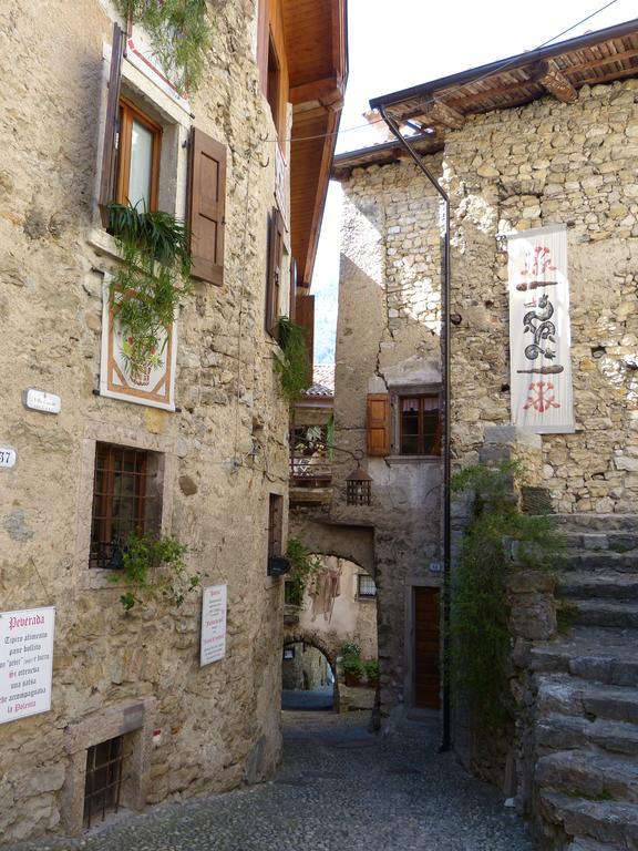 Garnì Al Laghet Hotell Tenno Exteriör bild