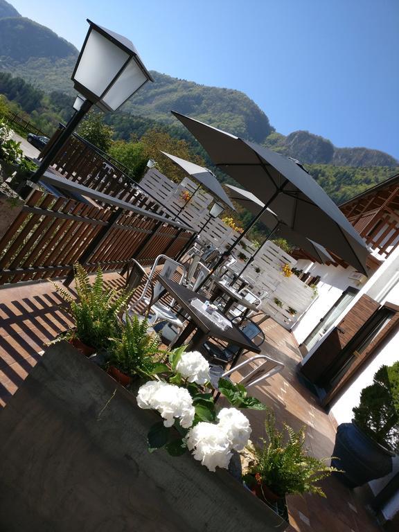 Garnì Al Laghet Hotell Tenno Exteriör bild