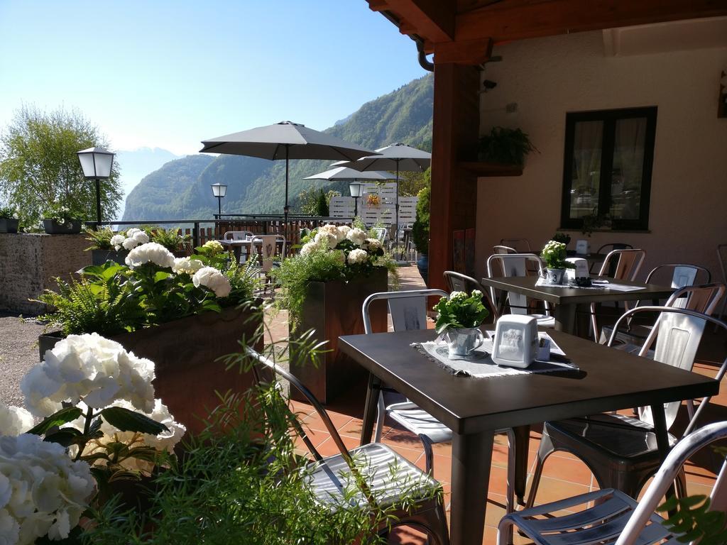 Garnì Al Laghet Hotell Tenno Exteriör bild