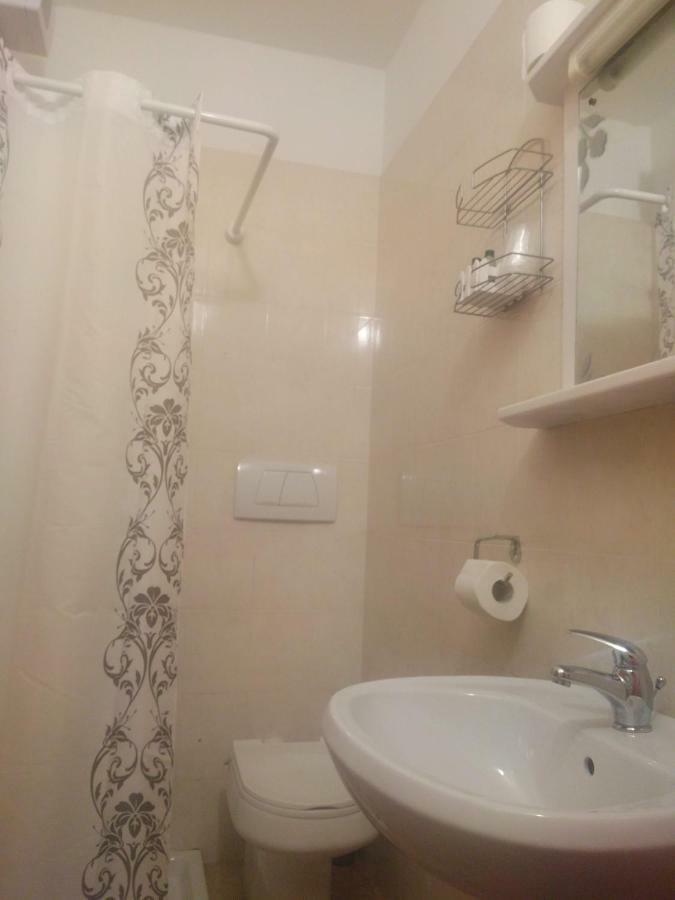 Garnì Al Laghet Hotell Tenno Exteriör bild